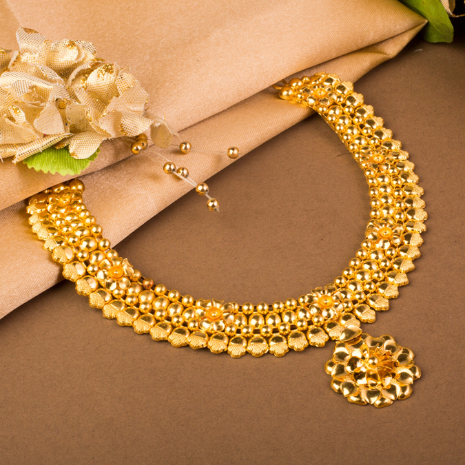 Luxurious<br> Necklaces